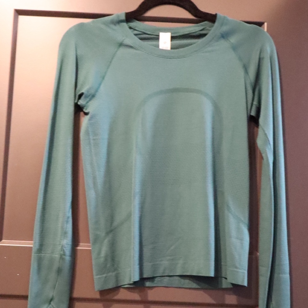 Lululemon- Teal Long Sleeve Swiftly Tech